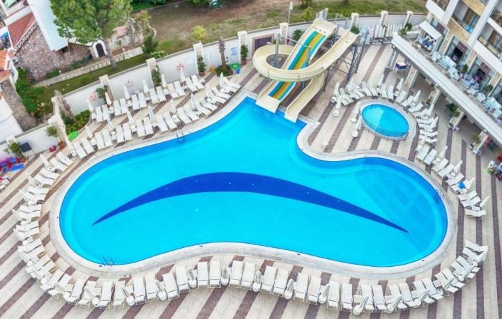Hotel Golden Rock Beach