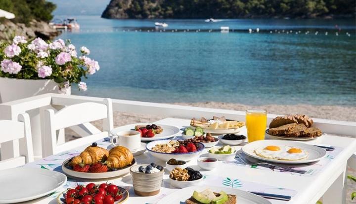 Hillside Beach Club