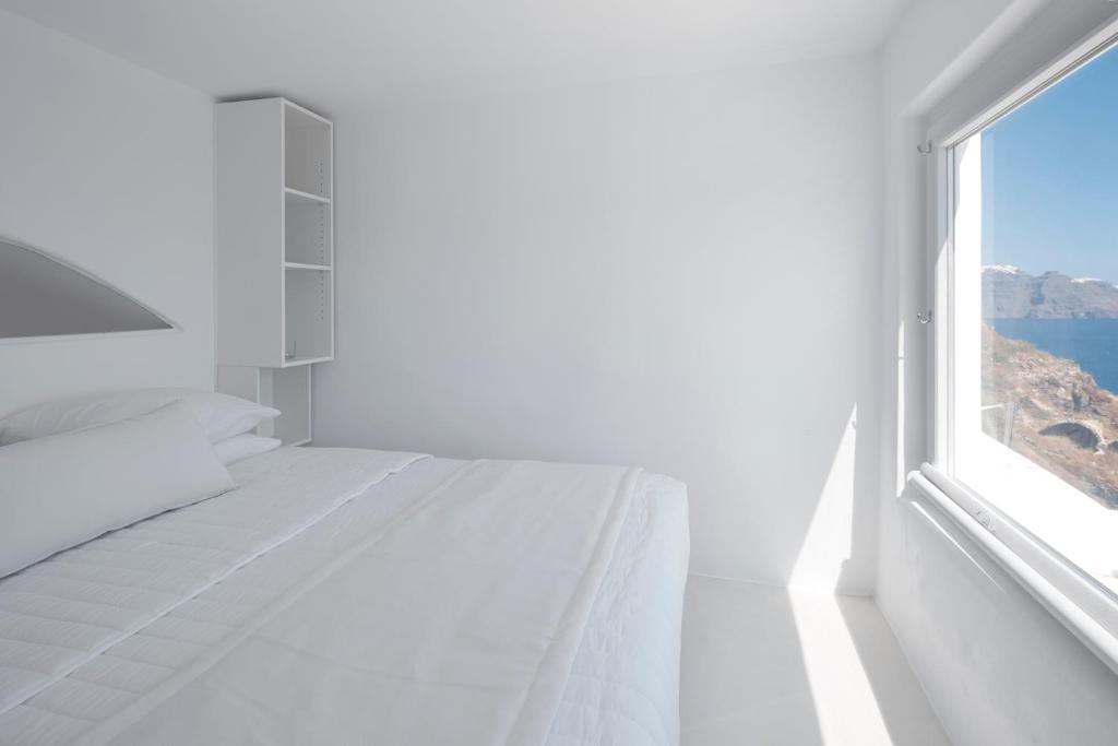 Oia White Cave Hotel