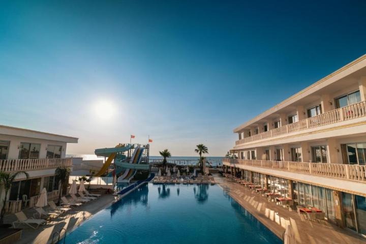 La Perla Hotel