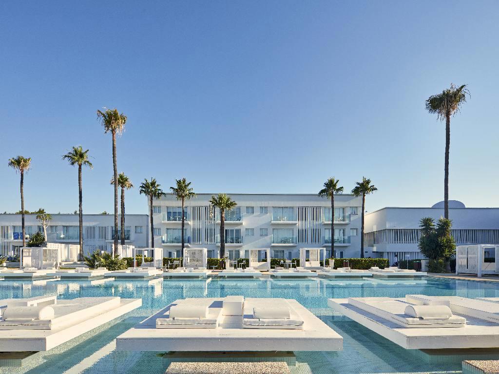 Hotel So White Club Resort