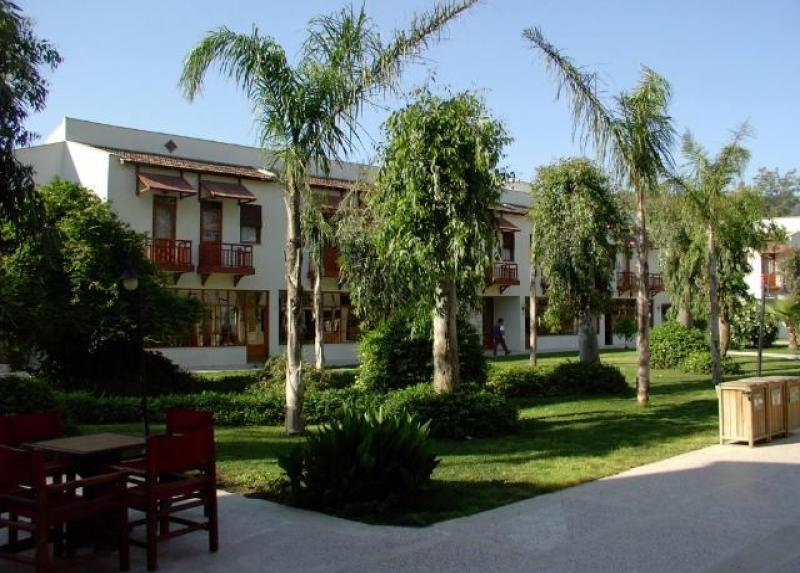 Champion Holiday Village Hotel