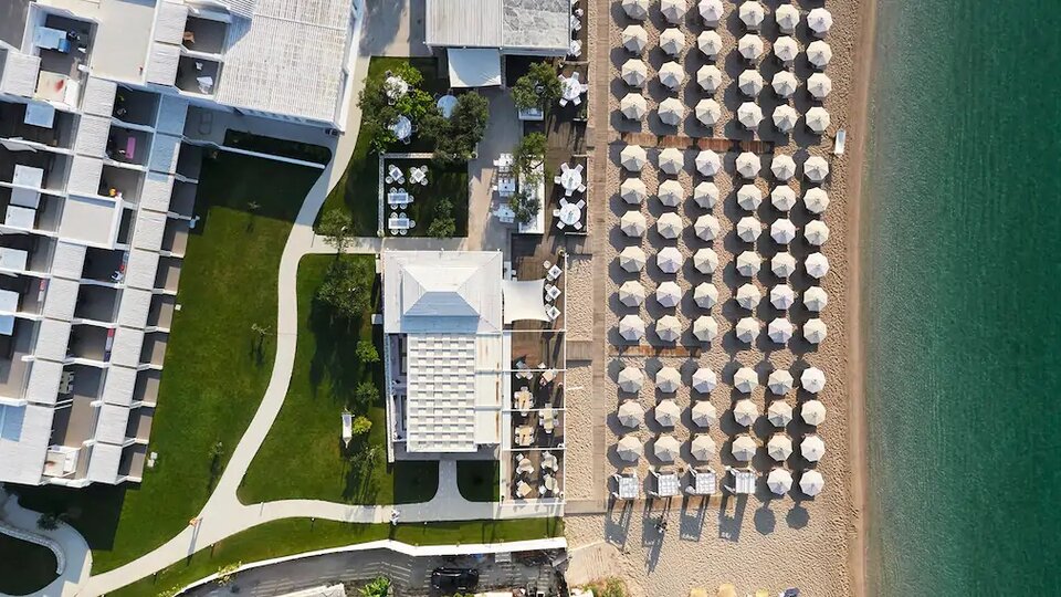 Lichnos Beach Hotel & Suites