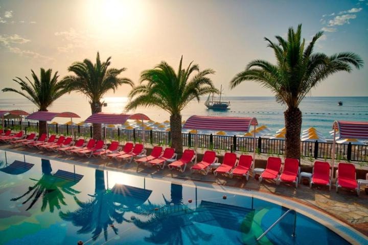 Hotel Pirate's Beach Club