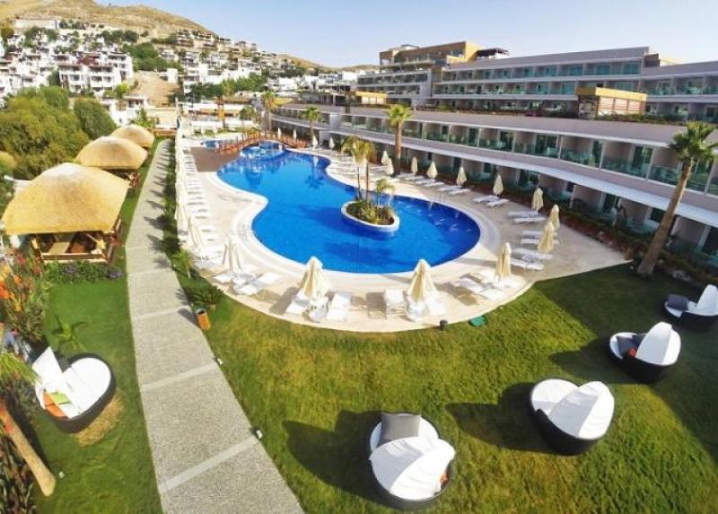 Bellazure Hotel