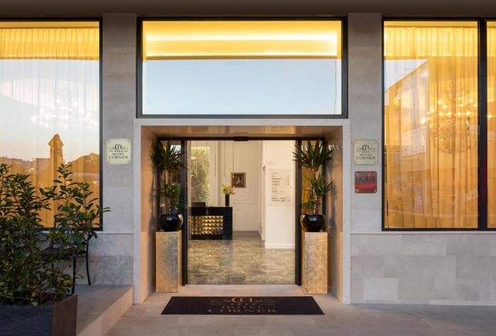 Hotel Corner