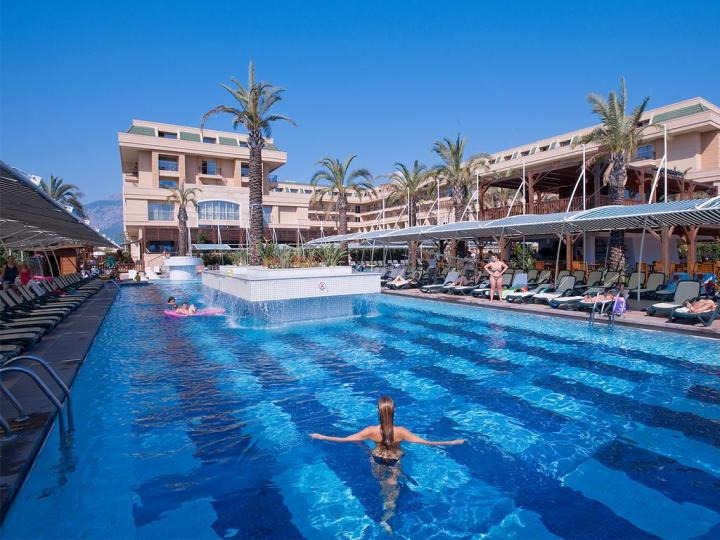 Crystal De Luxe Resort & Spa
