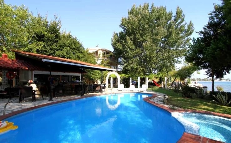 Flisvos Seaside Apartments