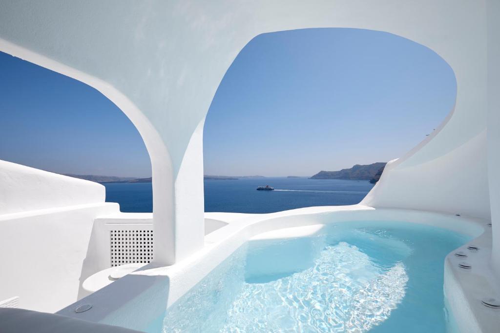 Oia White Cave Hotel