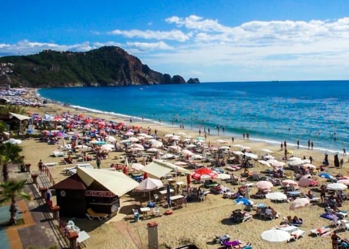 Kleopatra Ada Beach