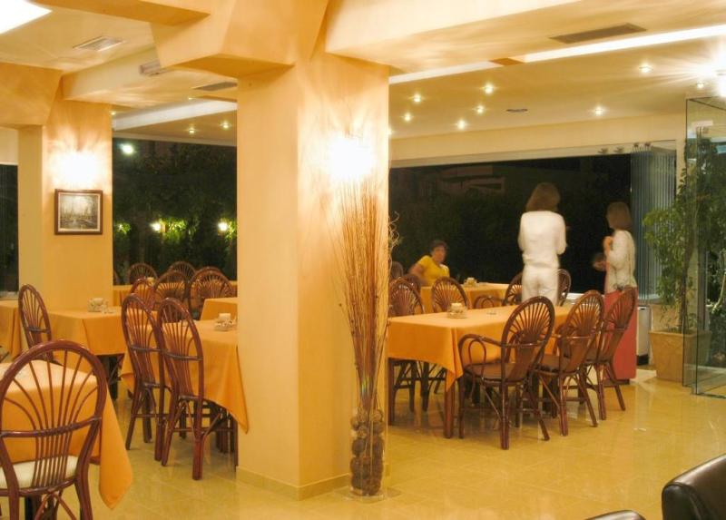 Xenios Loutra Beach Hotel