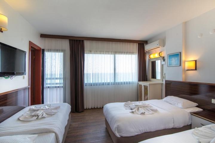 Sunday Hotel