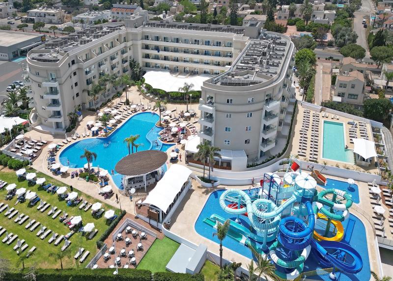Sunrise Oasis & Waterpark Hotel