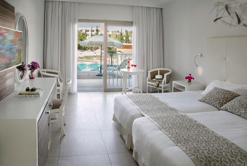 Asterias Beach Hotel