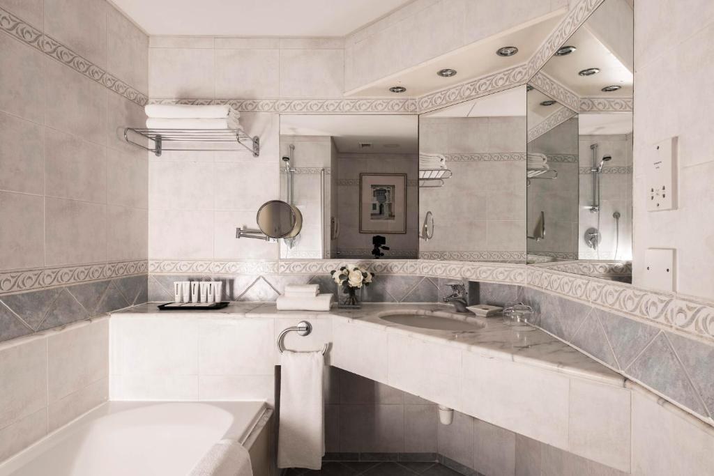 Hotel Corinthia St.Georges Bay
