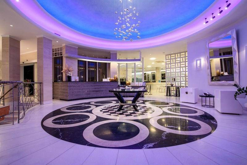 La Mer Deluxe Hotel