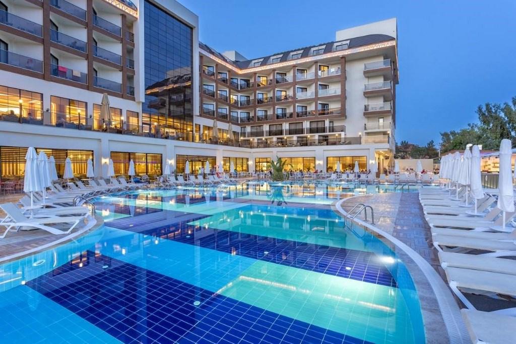 Glamour Resort & Spa
