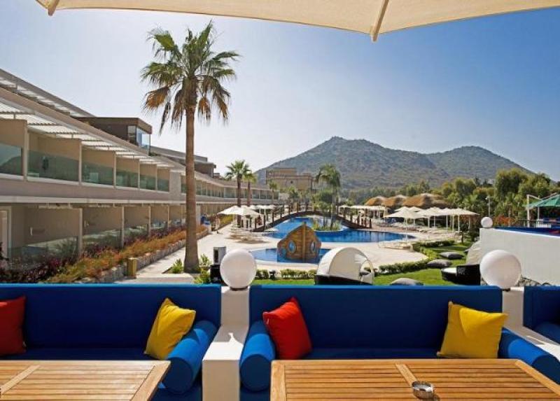 Bellazure Hotel
