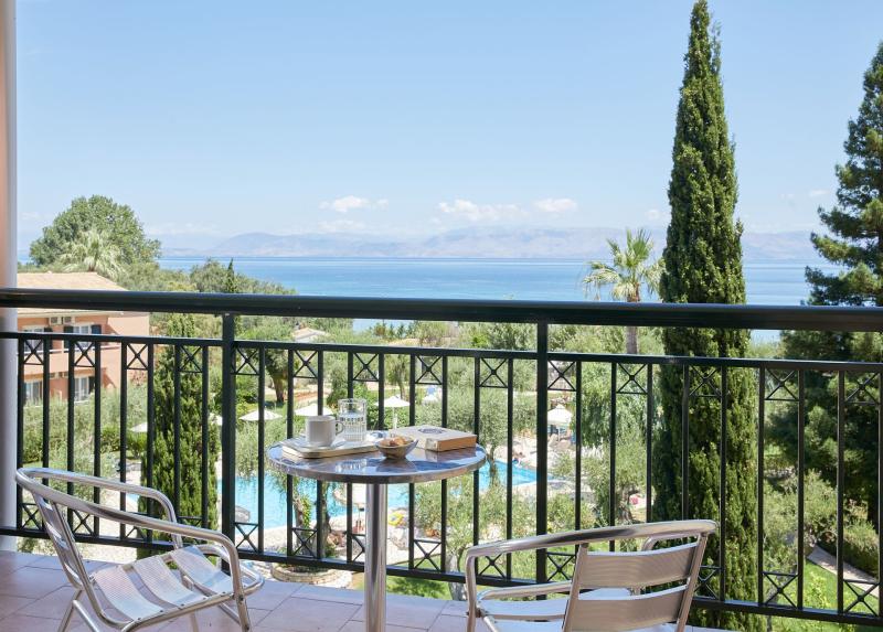 Delfinia Hotel
