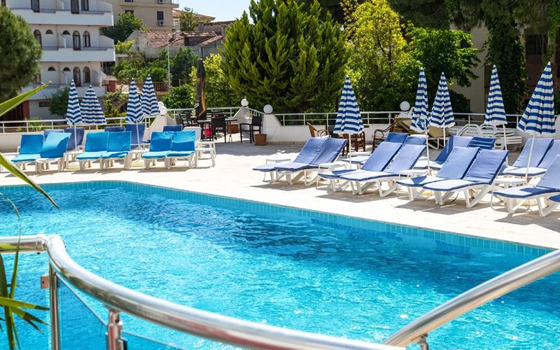 Ponz Hotel