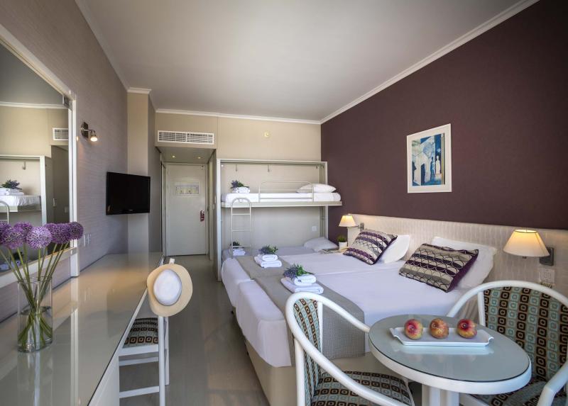Pavlonapa Beach Hotel