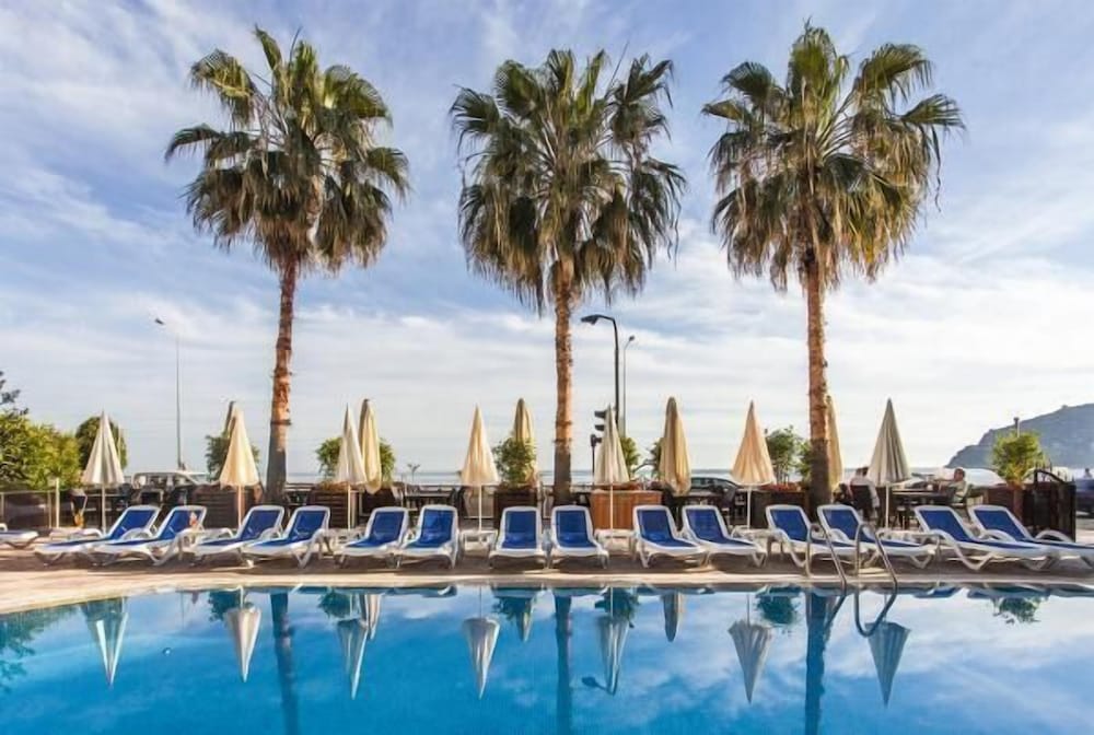Parador Beach Hotel