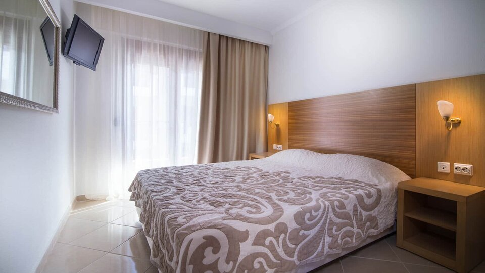 Apanemia Apartments