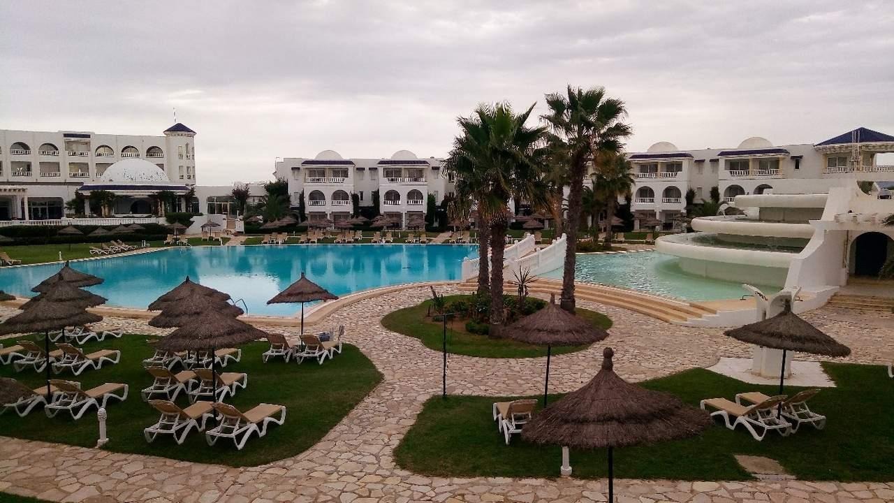Golden Tulip Taj Sultan Hotel