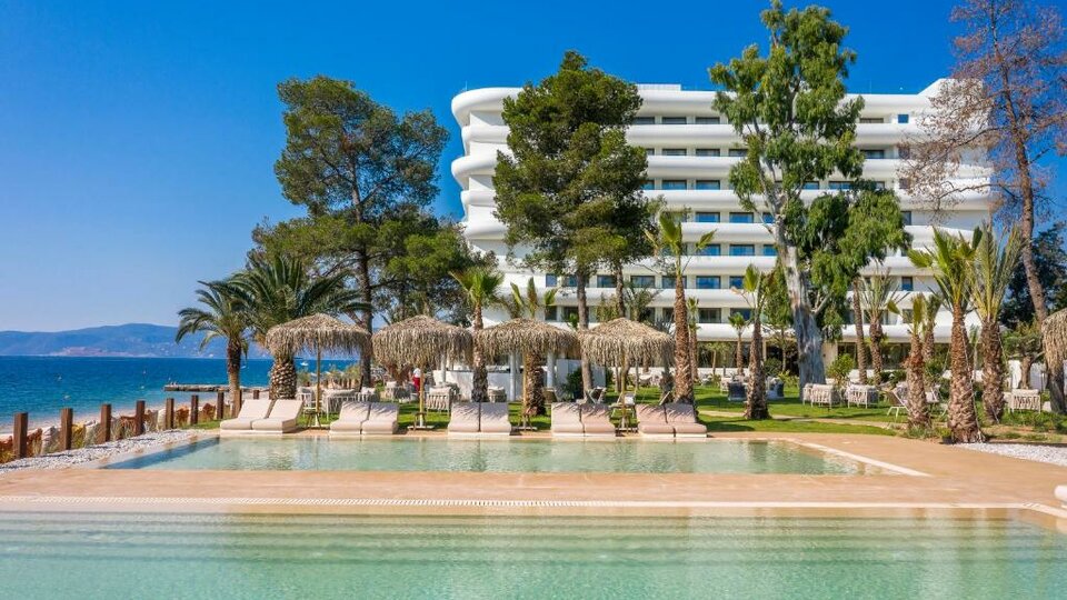 Isla Brown Corinthia