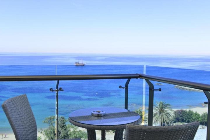Azura Deluxe Resort & Spa