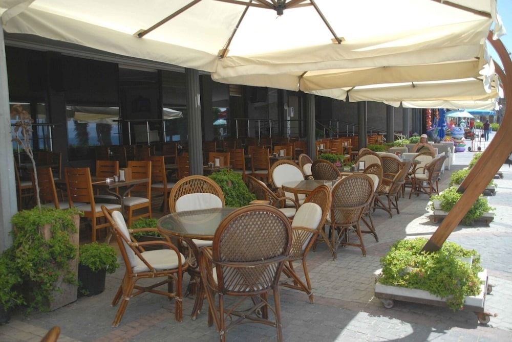 Sunday Beach Hotel