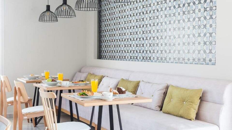 Hotel Mythic Summer