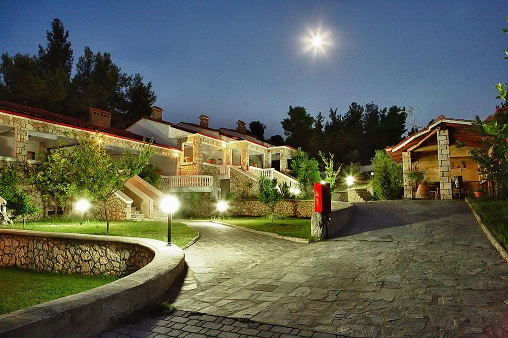  Vila Chrouso Apartments