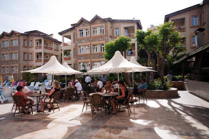 Hotel Side Village