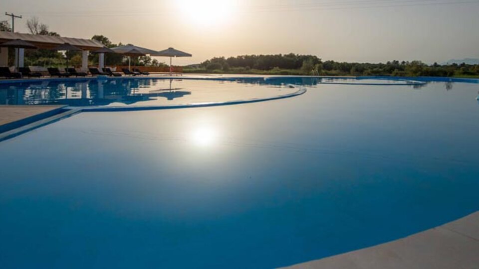 Ninos Laguna Holiday Resort 