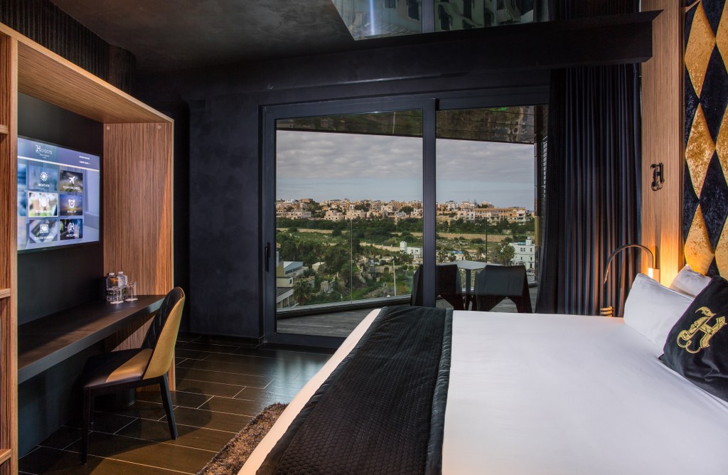 H Hotel