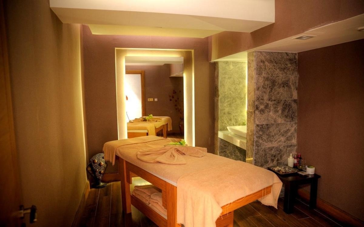 Le Bleu Hotel