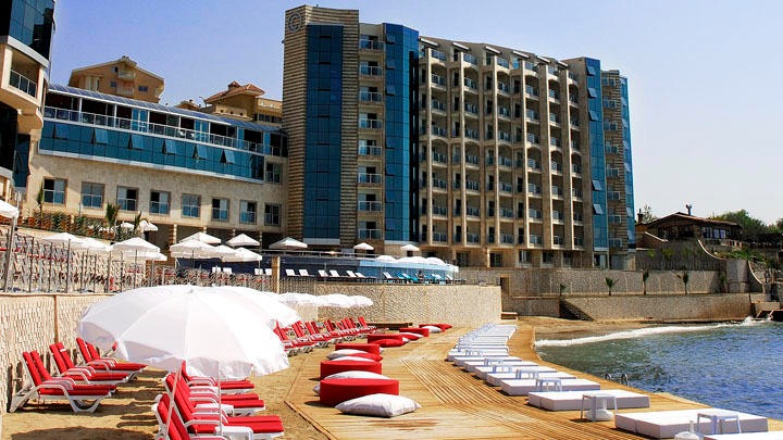 Charisma De Luxe Hotel